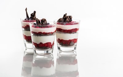 Jahodová Panna Cotta v pohároch