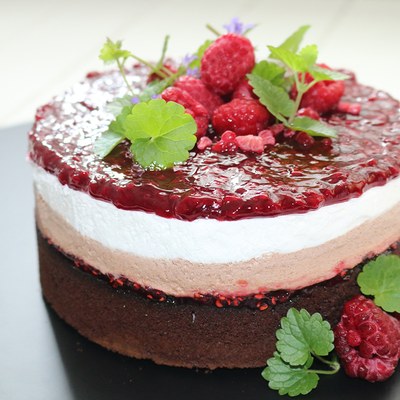 Letná Malinová čoko-mousse torta